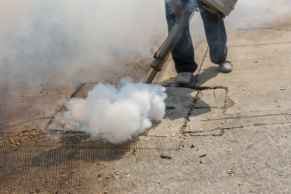 Fogging DDT spray matar mosquito — Fotografia de Stock