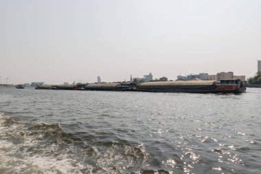 Chao Phraya Nehri üzerinde tekne seyahat