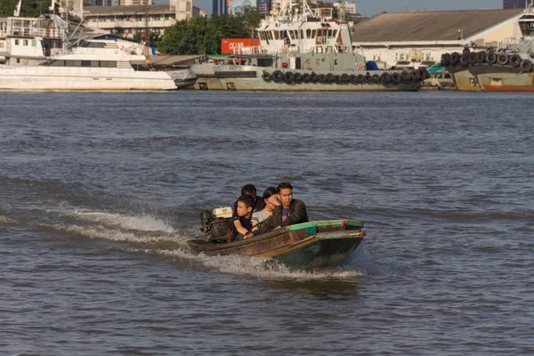 Viaggio in barca sul fiume Chao Phraya — Foto Stock