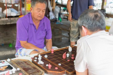 Chanthaboon eski şehirde Tay satranç oyunu