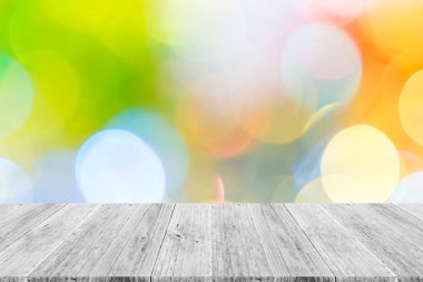 Beyaz ahşap teras ile ışığın soyut bokeh