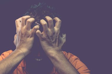 Adam duygu üzüntü, karanlık dramatik tarzı