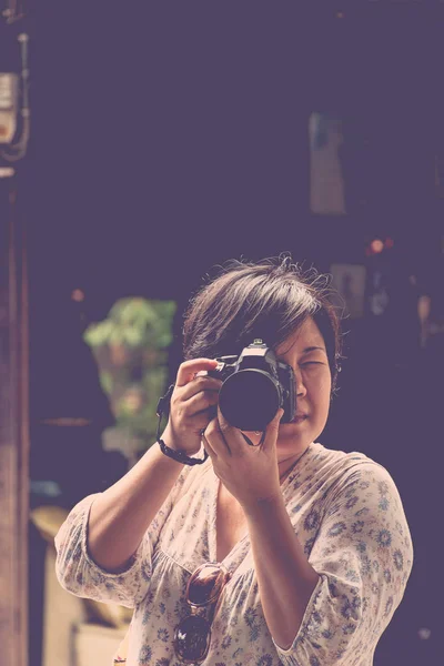 Asia woman take a photo by camera — Stock Photo, Image