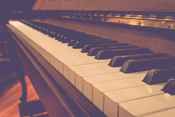 Piano keys in warm color tone — Stock Photo, Image