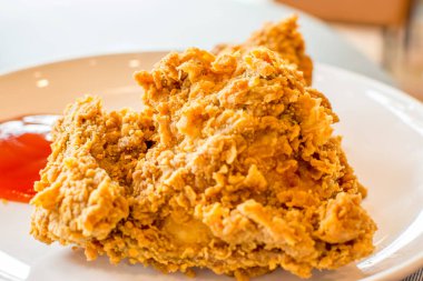 Domates soslu kızarmış tavuk.