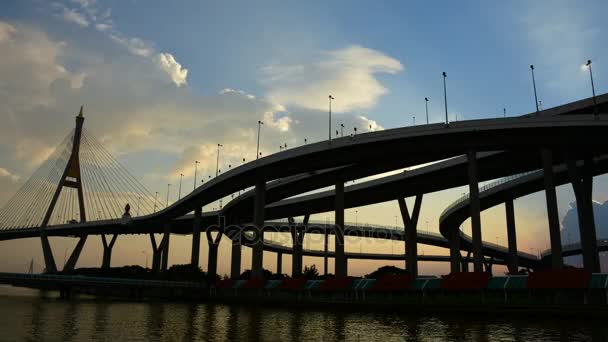 Bhumibol Bridge (industriella Ring Road Bridge) — Stockvideo