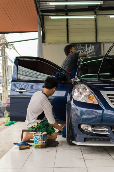 Cleaning the car — Stock Photo, Image