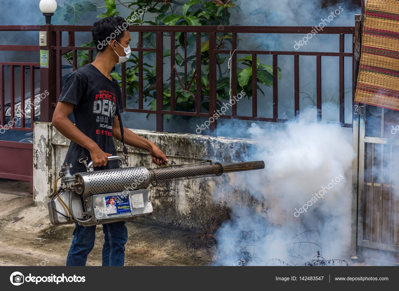 Fogging DDT spray kill mosquito Stock Editorial Photo © PongMoji