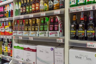 Birçok çeşit şarap ve alkol içki