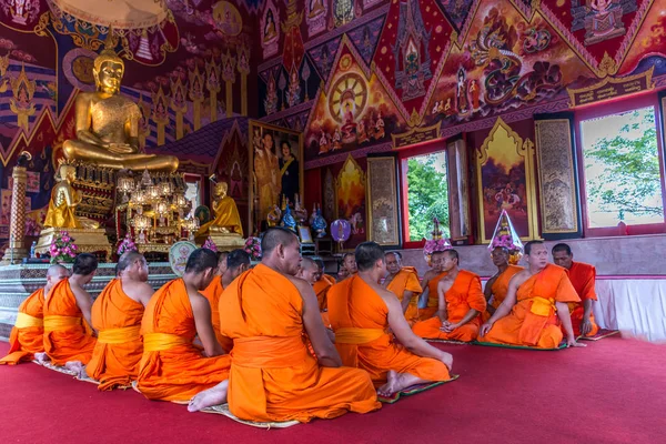 Ceremonia de ordenación en budista — Foto de Stock