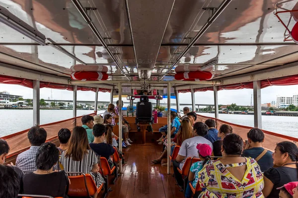 在湄南河上的小船旅行 — 图库照片
