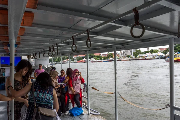 Båt resa på floden Chao Phraya — Stockfoto