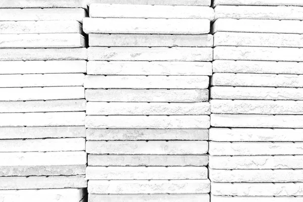 Doku, beyaz renk sürecinde taş duvar