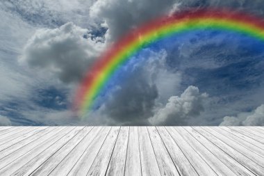 ahşap Teras ve rainbow ile mavi gökyüzü