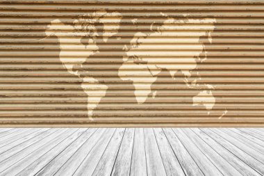 Metal pas duvar doku yüzeyi ahşap Teras ve dünya ile harita