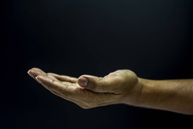 Elini tutarak veya kavramı koyu stili vermek için açık