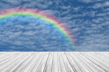 ahşap Teras ve rainbow ile mavi gökyüzü