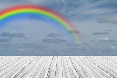 ahşap Teras ve rainbow ile mavi gökyüzü