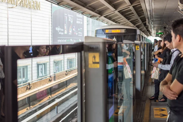 BTS skytrain tåg — Stockfoto