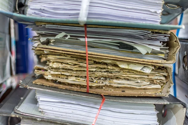 Archivos de papel en la carpeta documentos antiguos o carta antigua — Foto de Stock