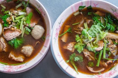 Kızarmış biftek et tendon topu çorba güveç ile temizleyin