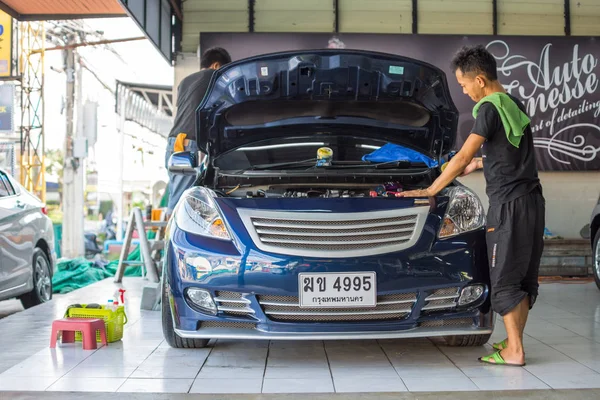 Cleaning the car — Stock Photo, Image