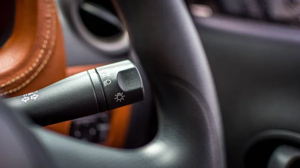 Interior de la puerta del coche con barra de control del interruptor de lámpara —  Fotos de Stock