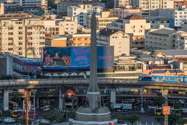 Cityscape e Monumento da Vitória — Fotografia de Stock