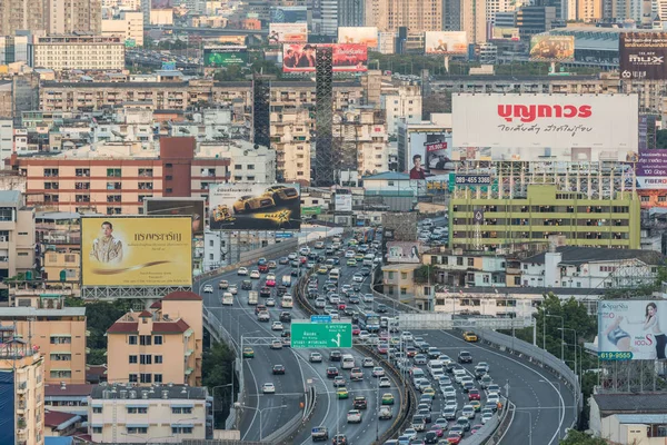 Cityscape com via expressa e tráfego de Bangkok — Fotografia de Stock
