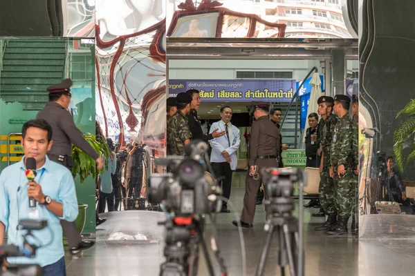 Atentado con bomba en un hospital del Ejército (Phramongkutklao ) —  Fotos de Stock