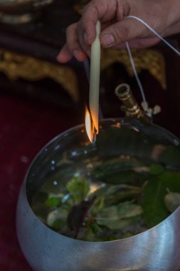 Yeni ev veya ev ısınma töreni kutlamak