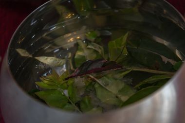 Yeni ev veya ev ısınma töreni kutlamak