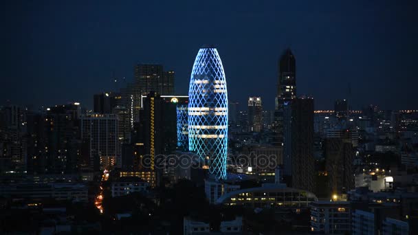 Stadsgezicht met lichtshow van gebouw van Bangkok — Stockvideo