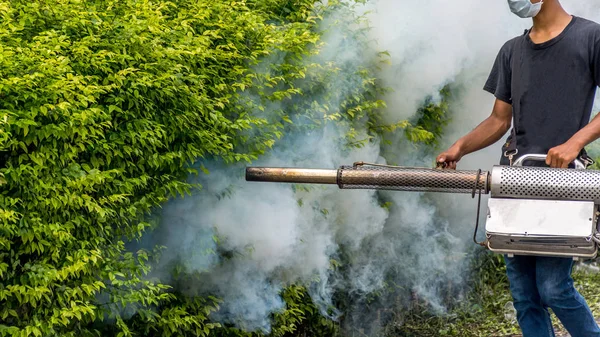 Fogging DDT spray matar mosquito — Fotografia de Stock