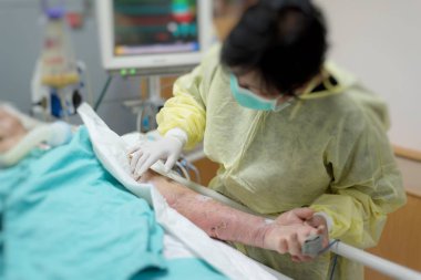 Yaşlı hasta bakımı hasta göreli alma