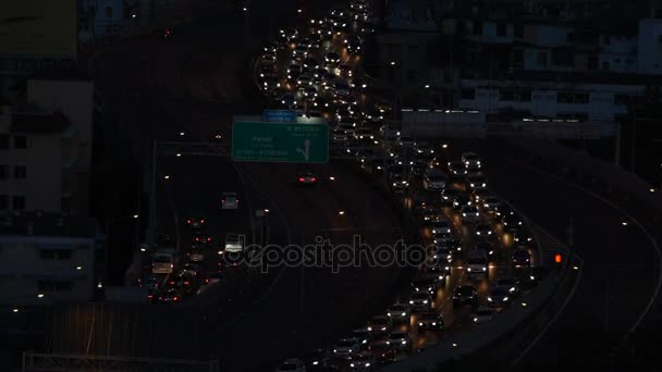 Panoráma města a světlo noční road — Stock video