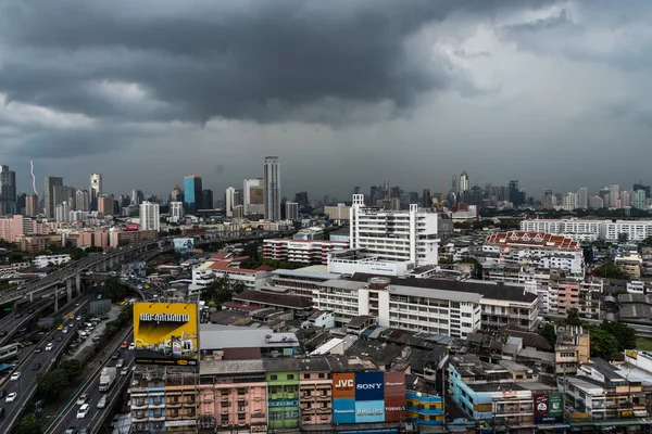 Stadsgezicht met gebouw in de stad van Bangkok — Stockfoto