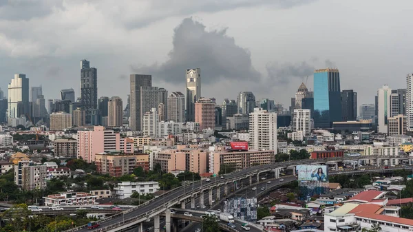 Cityscape com edifício na cidade de Bangkok — Fotografia de Stock