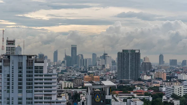 Stadsgezicht met gebouw in de stad van Bangkok — Stockfoto