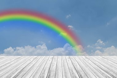 ahşap Teras ve rainbow ile mavi gökyüzü
