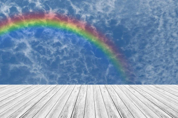 ahşap Teras ve rainbow ile mavi gökyüzü