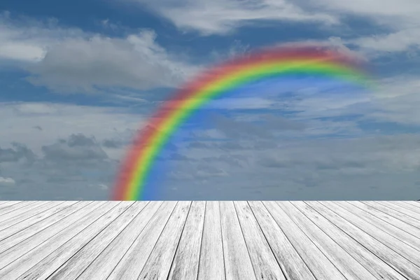 ahşap Teras ve rainbow ile mavi gökyüzü