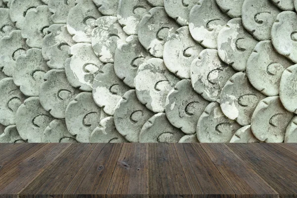 Textura de parede de pedra com terraço de madeira com mapa do mundo — Fotografia de Stock