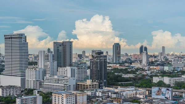 Stadsgezicht met gebouw in de stad van Bangkok — Stockfoto