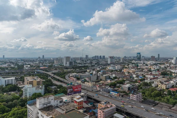 Panoráma města s budovou ve městě Bangkok — Stock fotografie