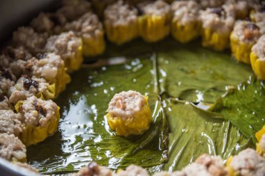 Çince köfte (Dim Sum) soslu buğulama.