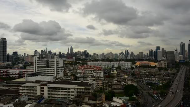 Stadsgezicht met gebouw in de stad van Bangkok — Stockvideo
