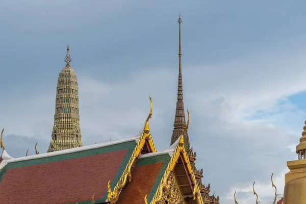 玉佛寺 (Wat Phra 寺拉达纳 Satsadaram) — 图库照片
