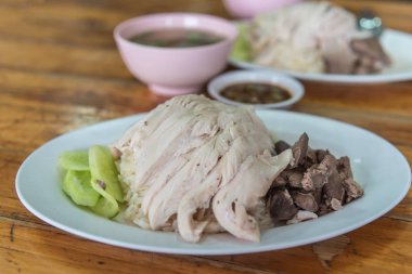 Tavuk çorbası sokak gıda ile haşlanmış pirinç