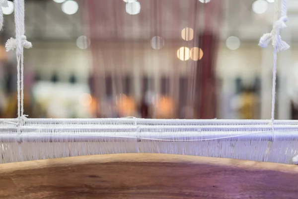 Máquina de telar tradicional para tejer seda tailandesa — Foto de Stock